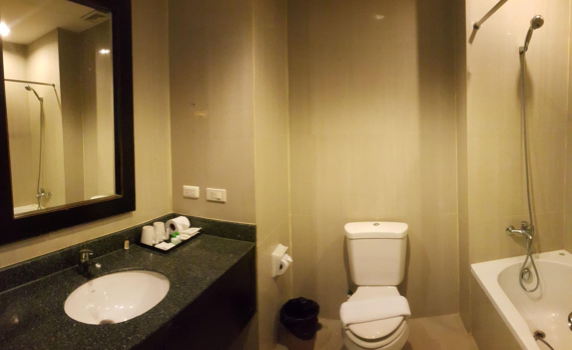 Summer Spring Hotel Патая Екстериор снимка
