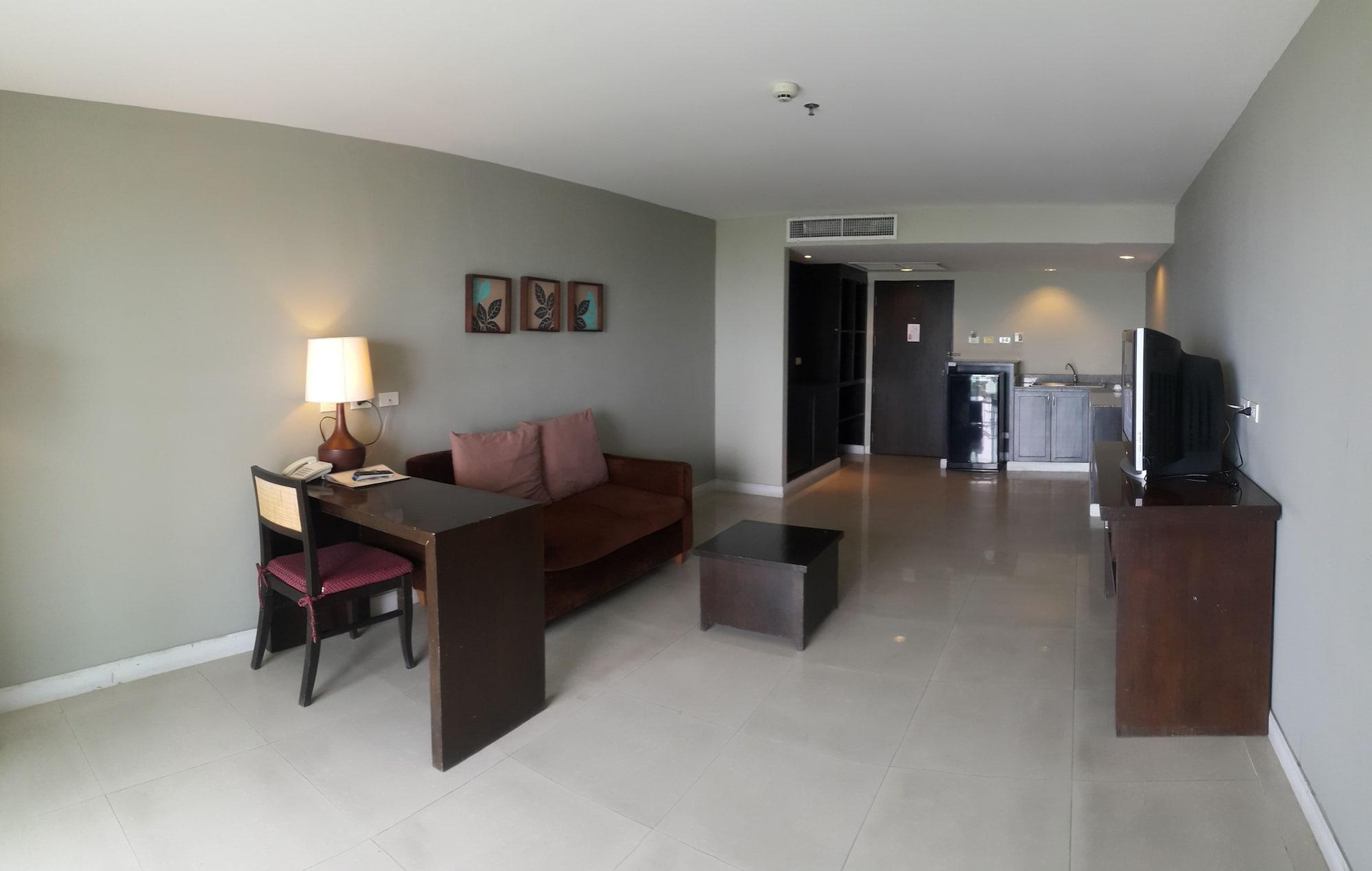Summer Spring Hotel Патая Екстериор снимка