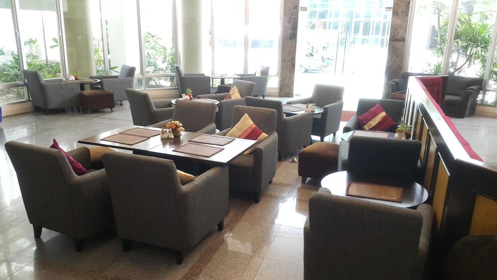 Summer Spring Hotel Патая Екстериор снимка